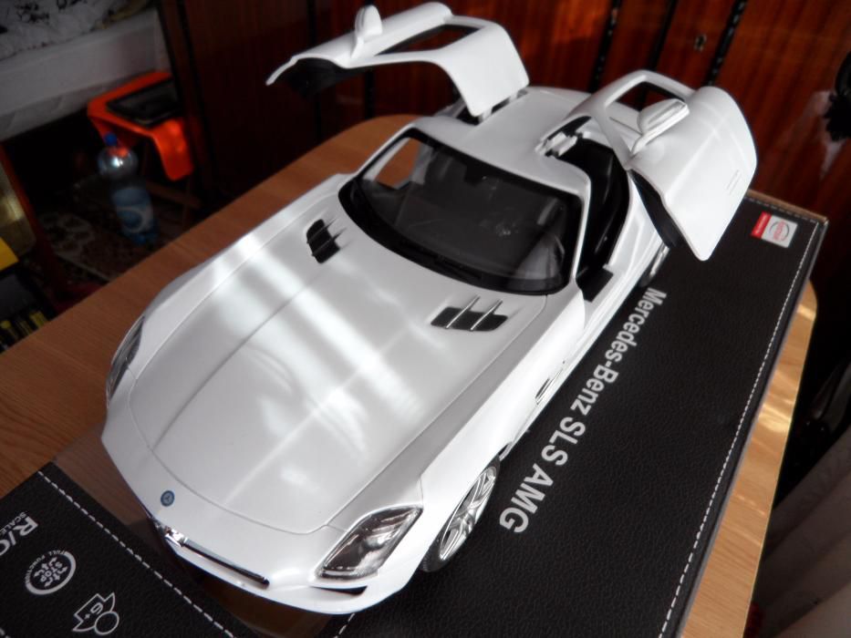 Masinuta de Colectie 1:14 Mercedes SLS AMG