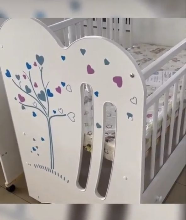 Детская кроватка с матрасом