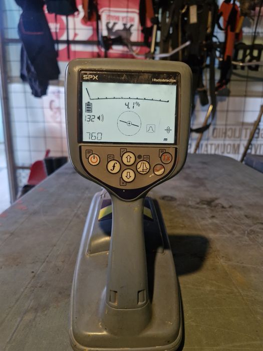 Detector cabluri electrice