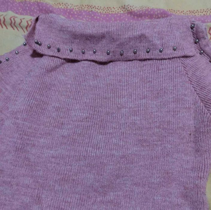 Pulover  trendy umeri goi