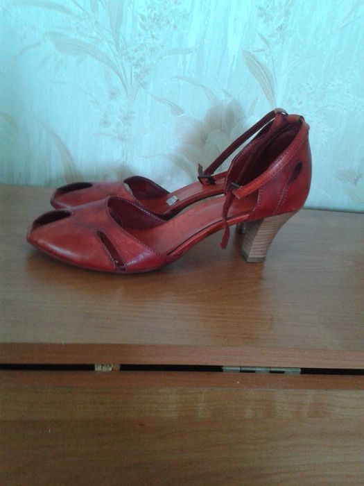 Продам босоножки женские