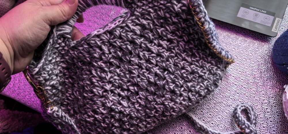 Продаётся вязаная сумочка