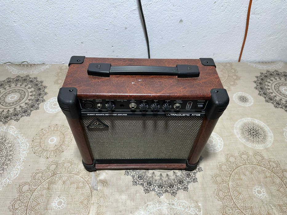 Кубе - Behringer Ultracoustic AT108