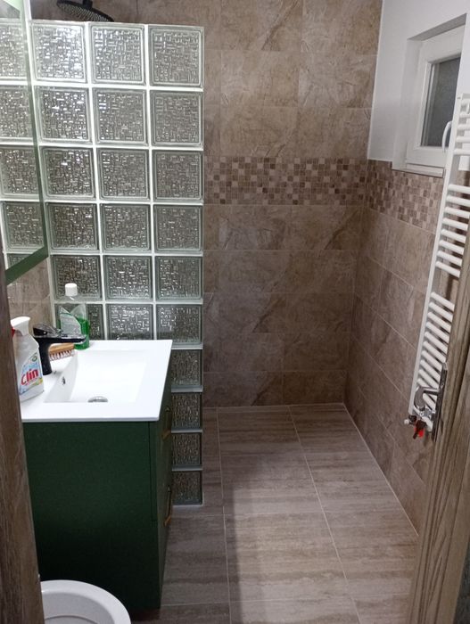 Renovări apartamente și case