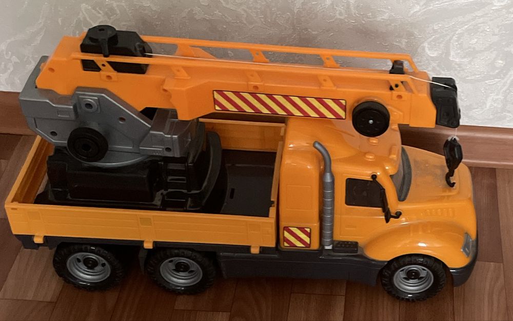 Продам игрушечный автокран