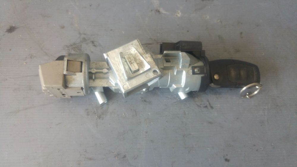 contact cu cheie ford focus 3 3m51-3f880-ae