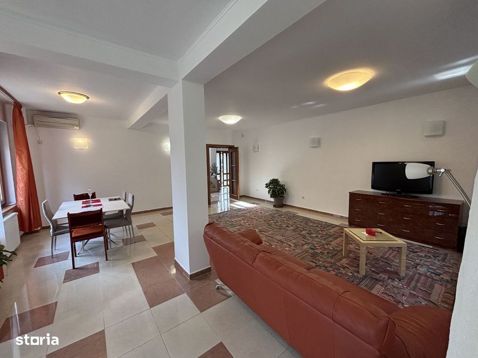 Vila de vanzare Snagov 100m de padure