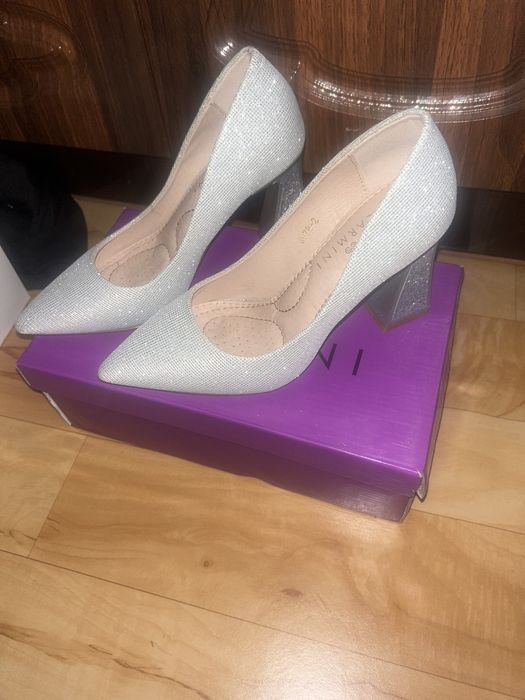 Продам туфли новая. Одевала один раз