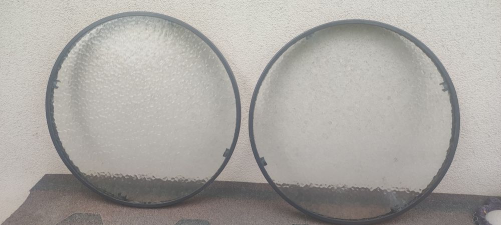 Плот за стъклена маса