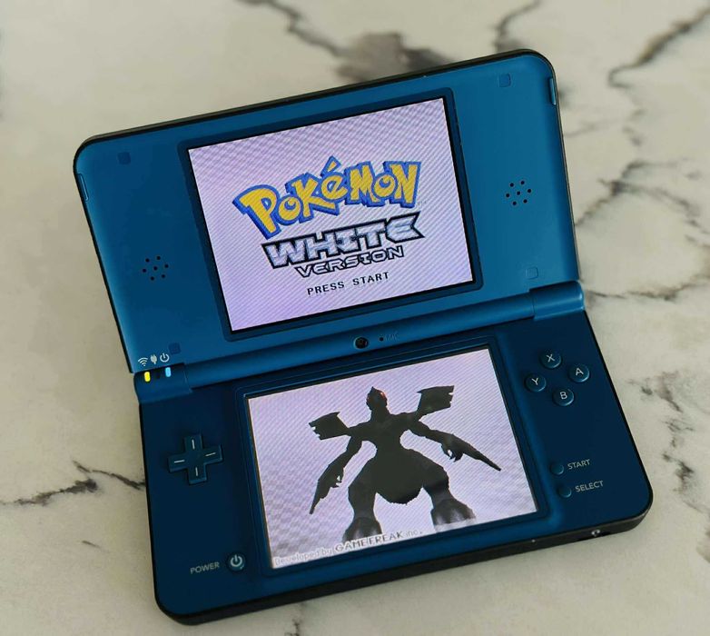 Перфектно Nintendo DSi XL - Blue + 134 игри Нинтендо Pokemon