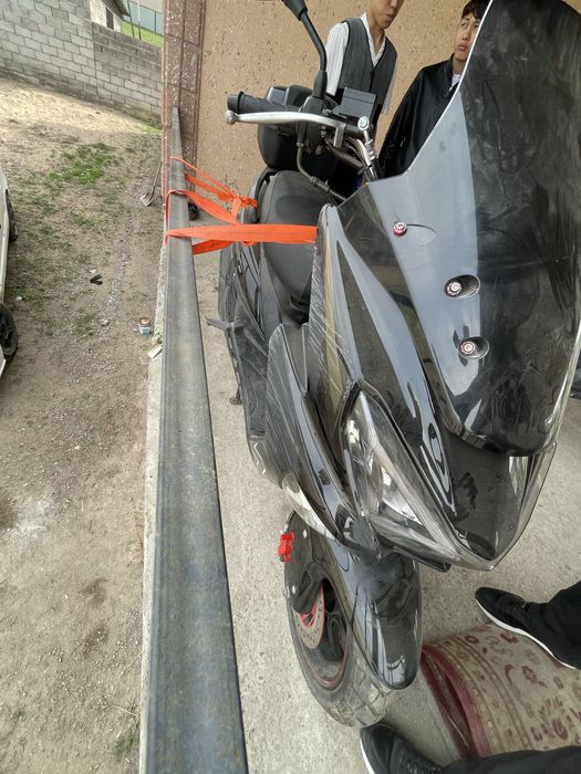 Макси.             .