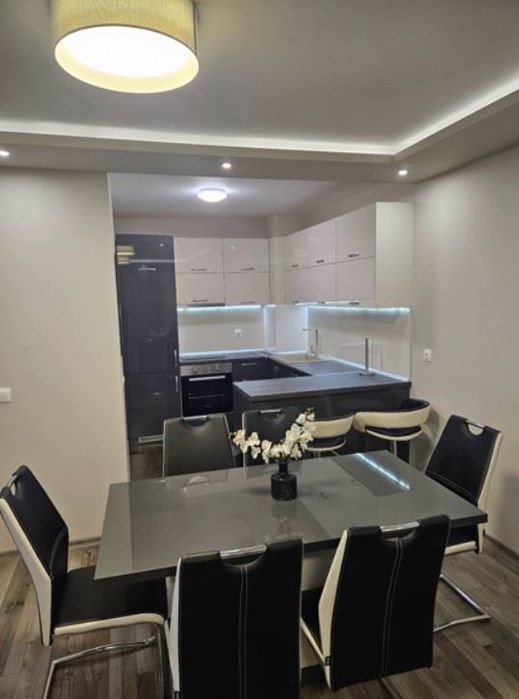 Дава се под наем Двустаен апартамент в София, Витоша - 74 кв.м за 746.64 € - Снимка #2