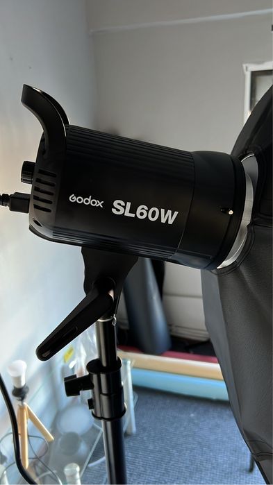 Lampa Godox SL60W  si umbrela Godox