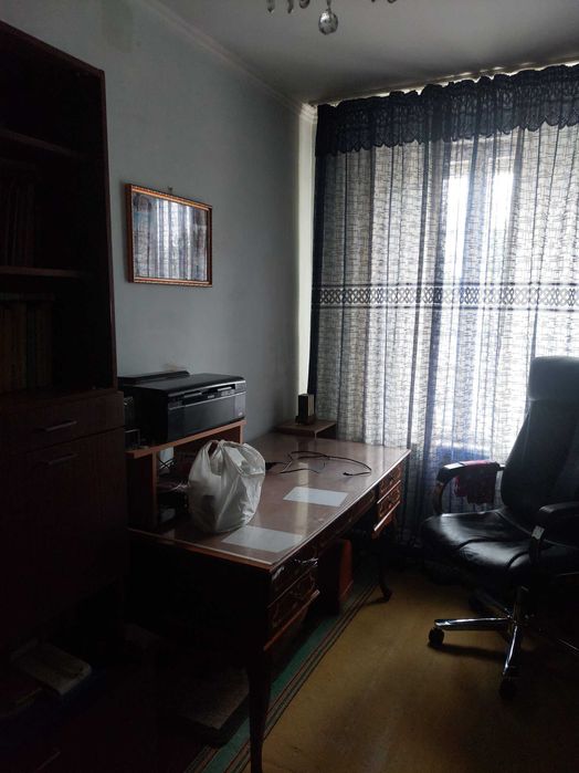 Сдается 4хкомнатная квартира,с обстановкой, с техникой, цена 600у.е.