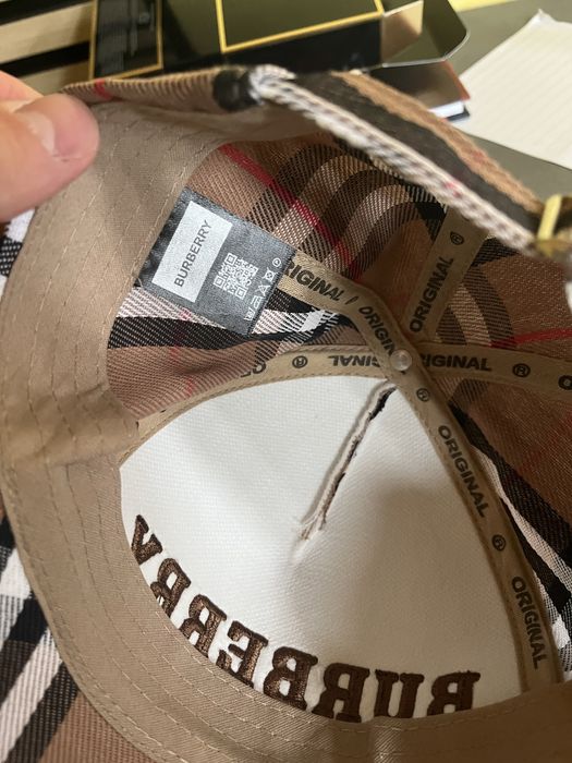 Нова Шапка Burberry