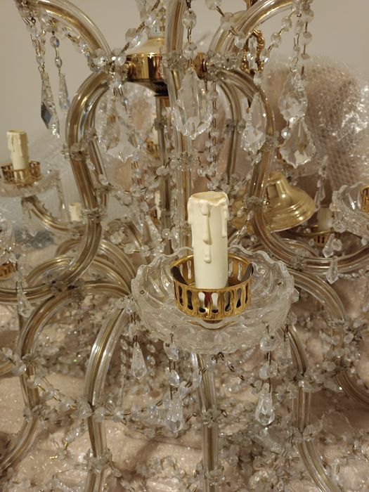 Продам хрустальную  люстру