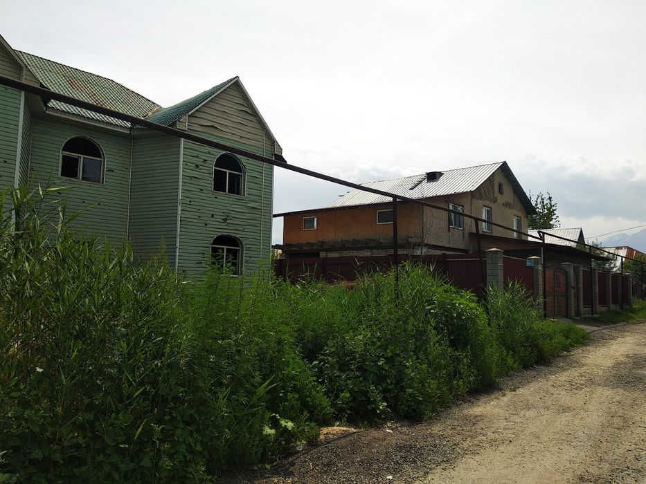 Дом с земельным участком