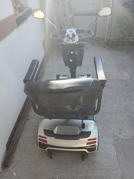 Vând  scuter electric