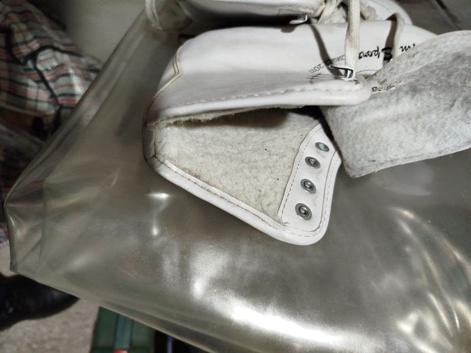 Продам коньки 37р