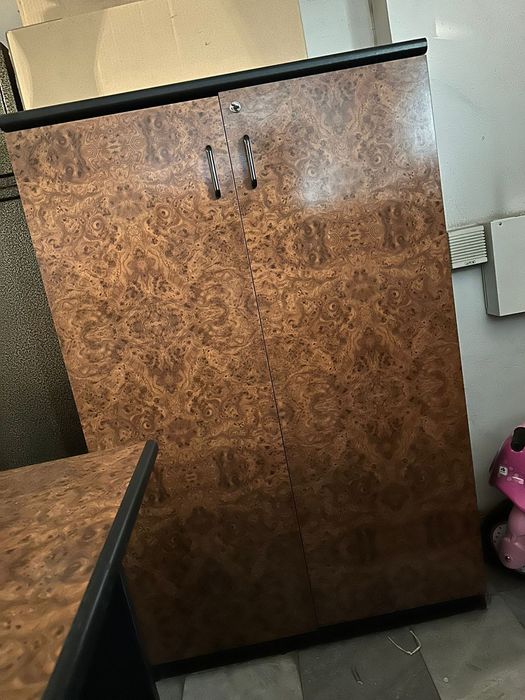 Мебели - бюра и шкафове