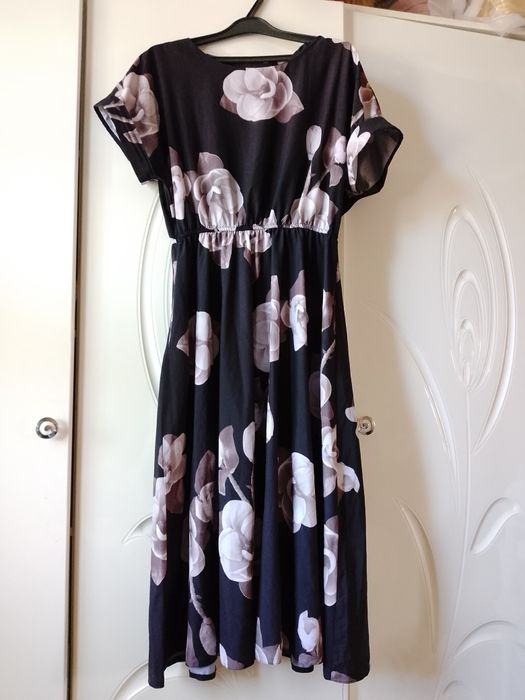 Продам платья, размер: 54-56