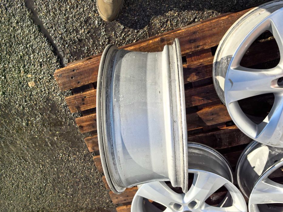 17 цола 5 х 105 мм Опел / Шевролет - 7 Инча / ЕТ 42 - Като нови !