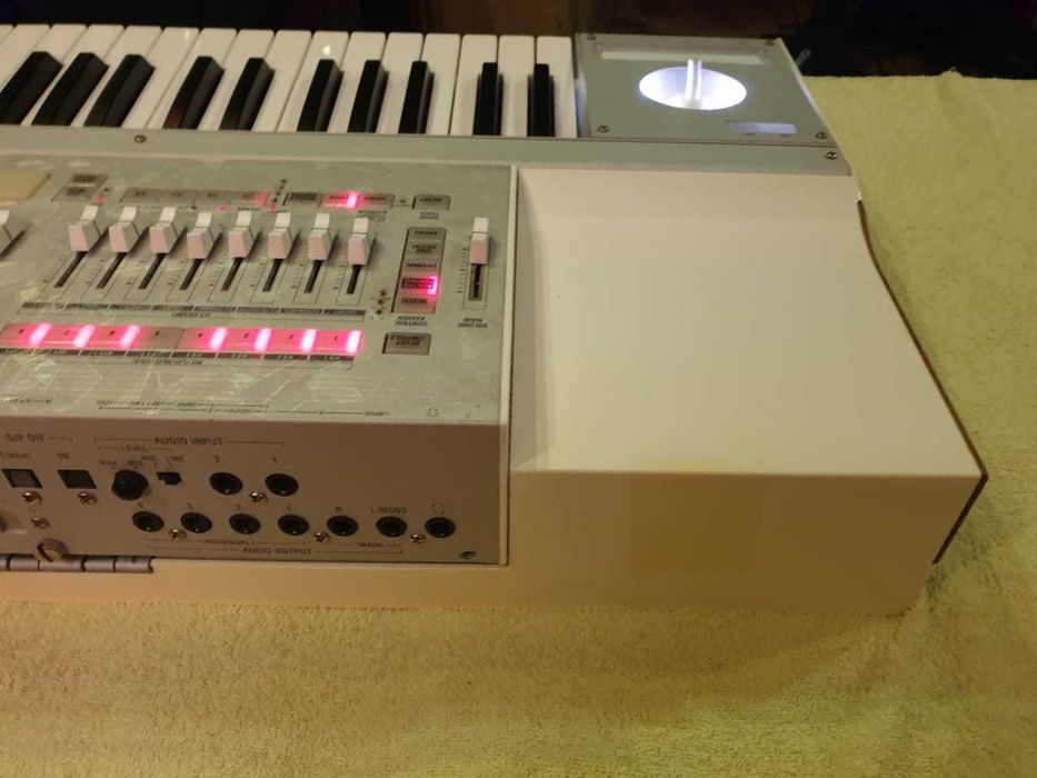 Korg M3 61 синтезатор
