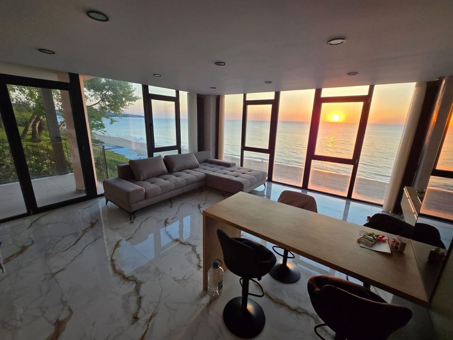 град Обзор Лукс Тристаен 140 кв