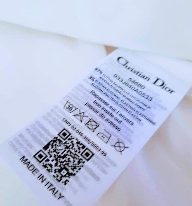 Geaca alba Christian, super calitate, material impermeabil, cod Qr,saculet, etichetă