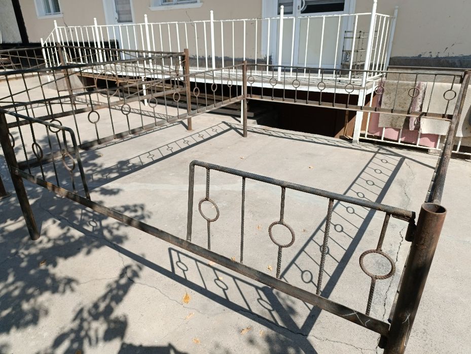 Железный кровать табчан