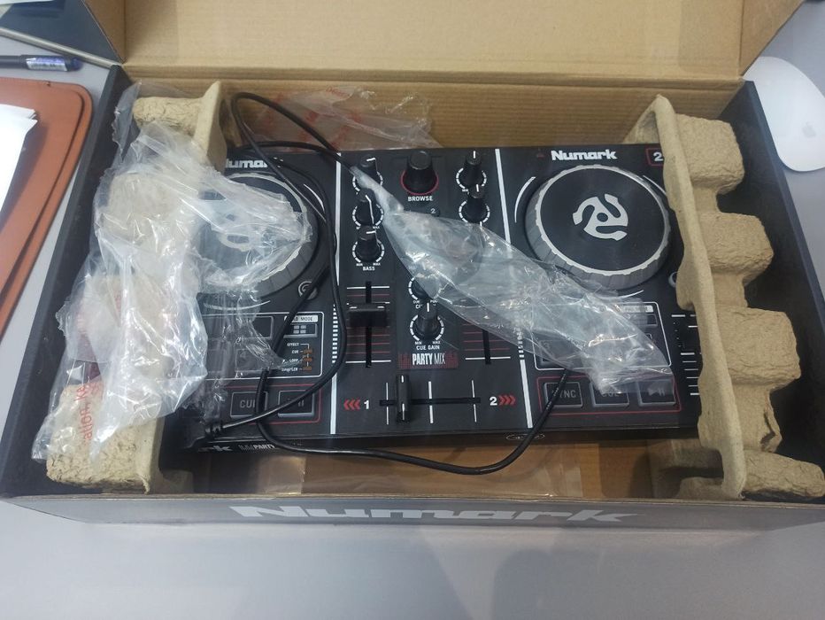 Dj-контроллер Numark. Привезено из США. Новый (open box)