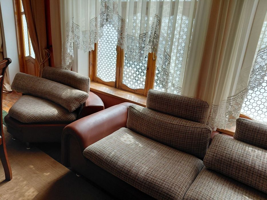 Продаются  кухонная  и гостиная мебель