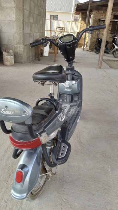 Sports electroni moped