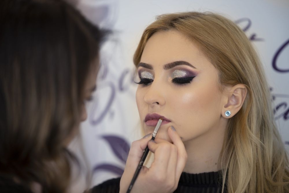 NEW!! Cursuri / Meditații / Make-up & Extensii Gene/ Iasi