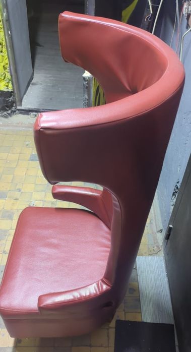 Кресло из эко кожи.