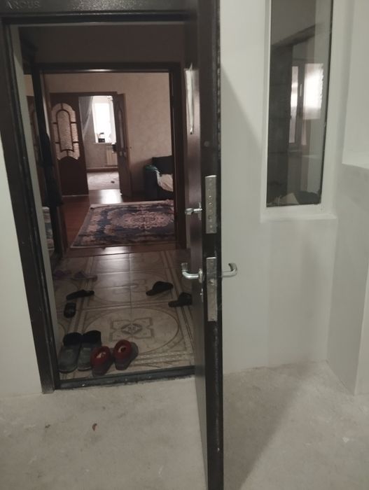 Наружная дверь з