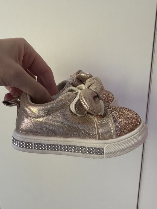 Кроссовки с блестками