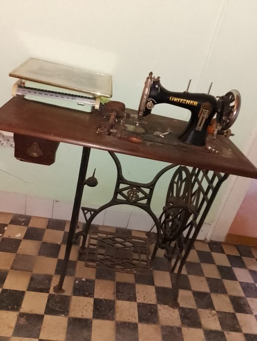 Vând mașina de cusut GRITZNER