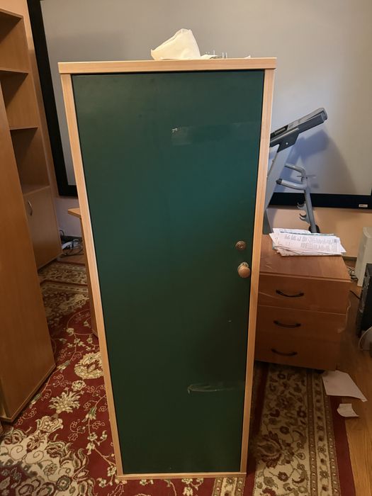 Офисная мебель , кресло стулья .