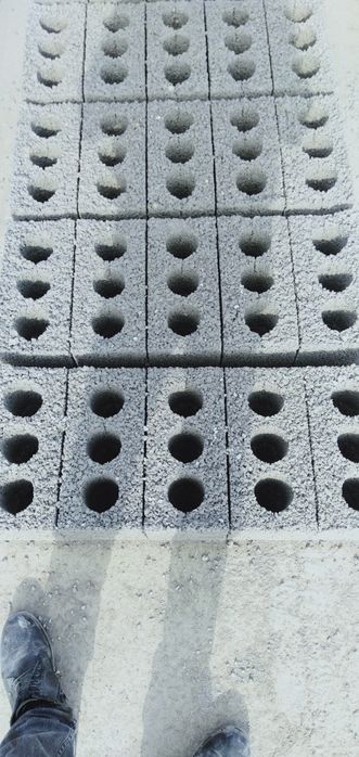 Шлакоблок качественно прессованный