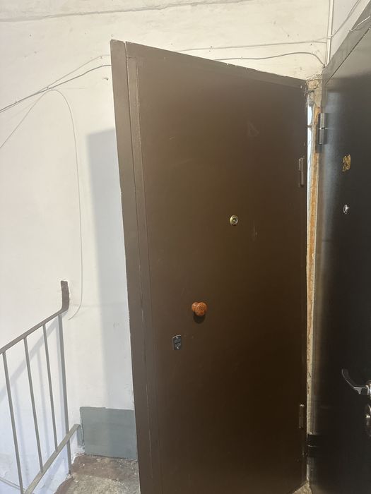 Продам наружную двери