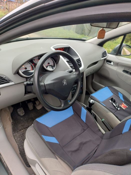 Vând Peugeout 207