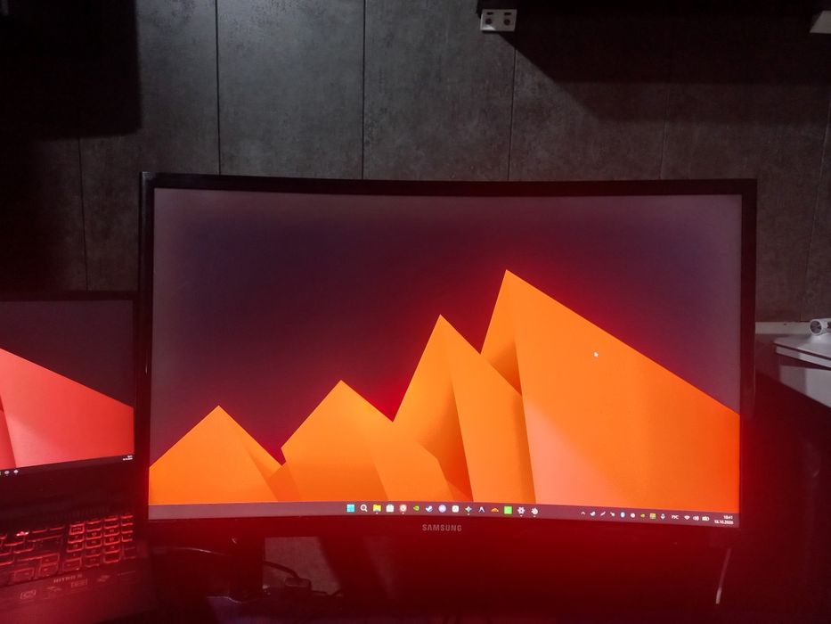 Монитор Samsung C24F396FHI