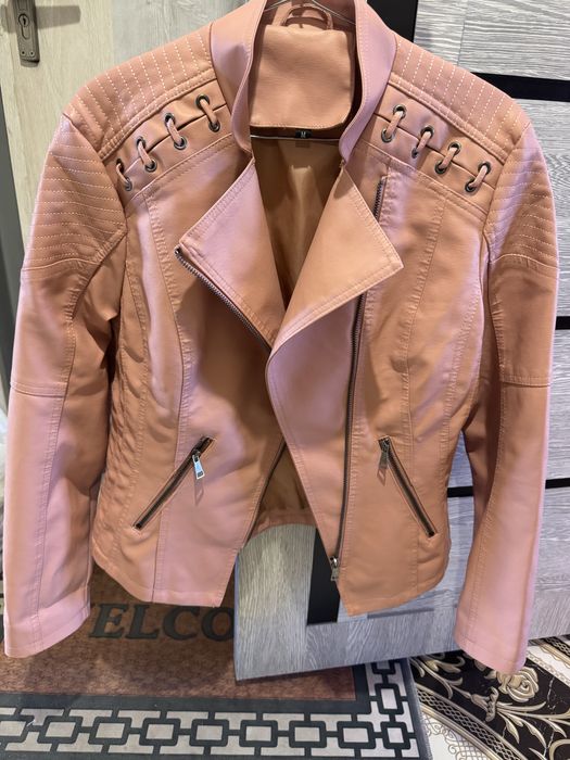 Кожаный костюм розовая