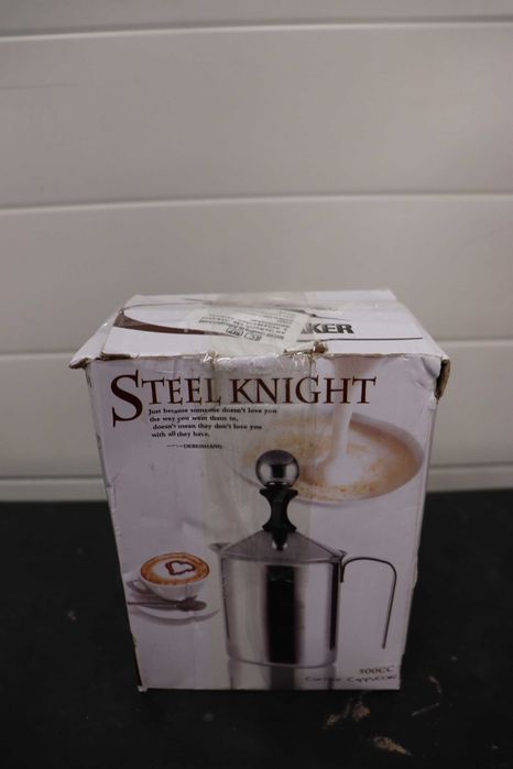 Ръчна каничка за млечна пяна Steel Knight – 500 мл