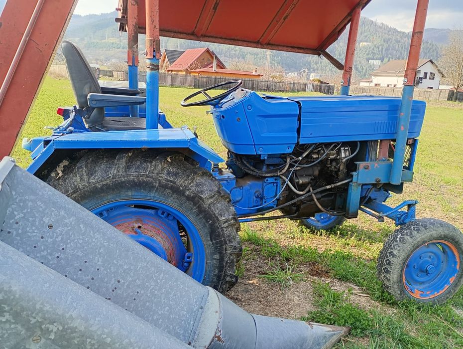 Vând tractor Universal 445