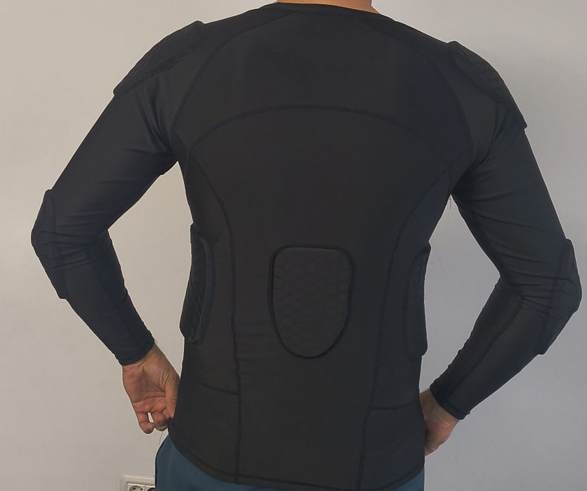 Bluza cu protectii skateboard ,snowboard , schi etc