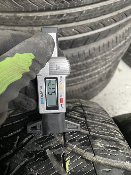 anv m+s 215/55/16 Michelin