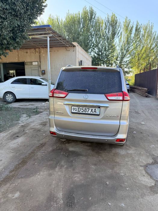 Dongfeng glory 330 S