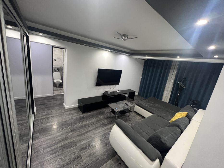 Vand apartament 2 camere renovat cu simț de rǎspundere